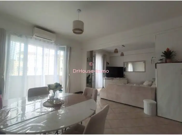 Appartement 5 pièces de 78 m² - Peyrolles-en-Provence (13860)