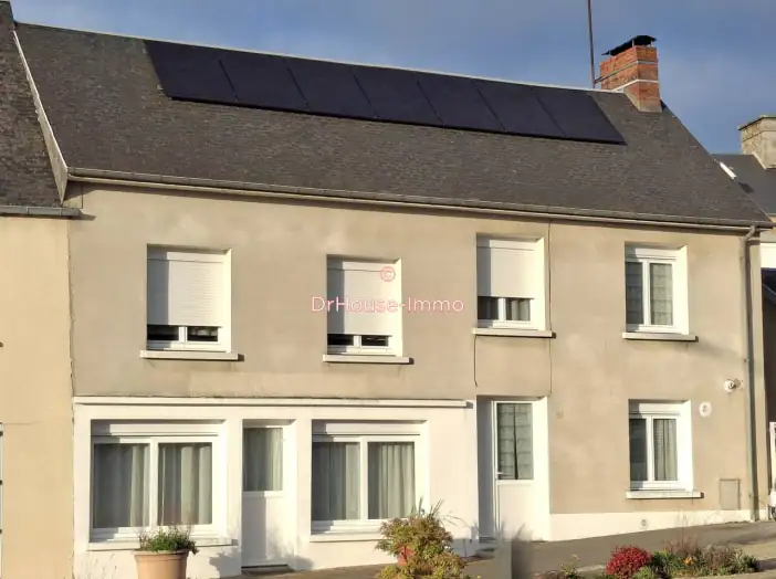 Maison 5 pièces de 141 m² - Grandparigny (50600)