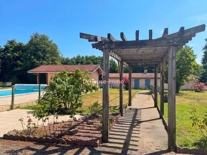 Maison 7 pièces de 173 m² - Saint-Vincent-de-Paul (40990)