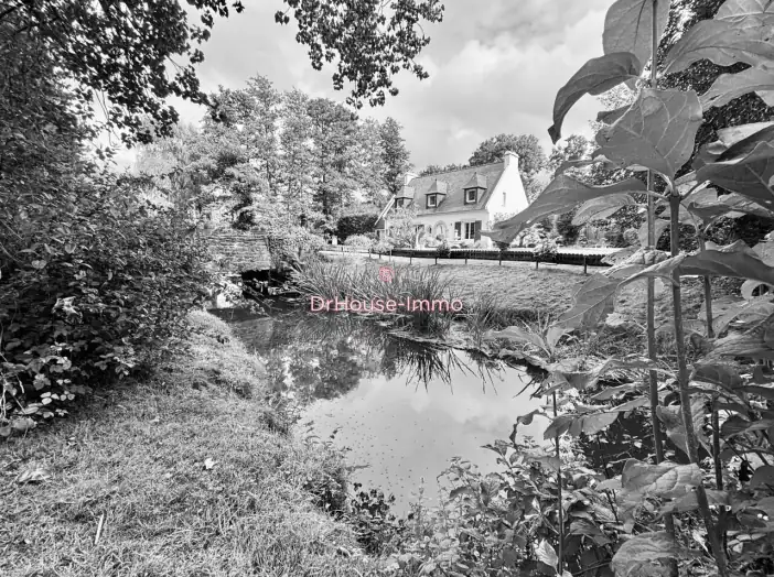 Maison 9 pièces de 177 m² - Bourg-Blanc (29860)