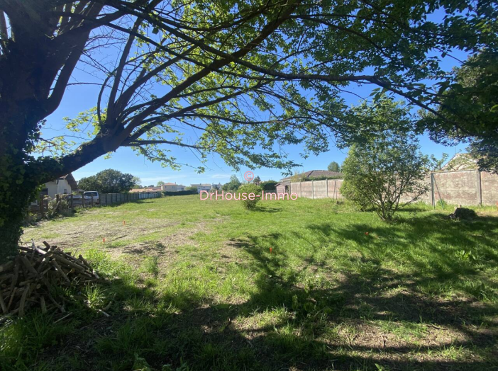 Terrain de 841m²