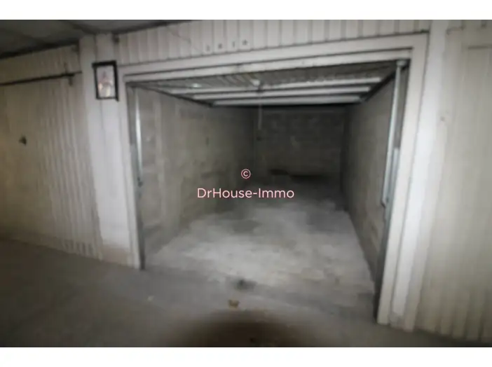 Parking / Box de 15 m² - Marseille (13002)