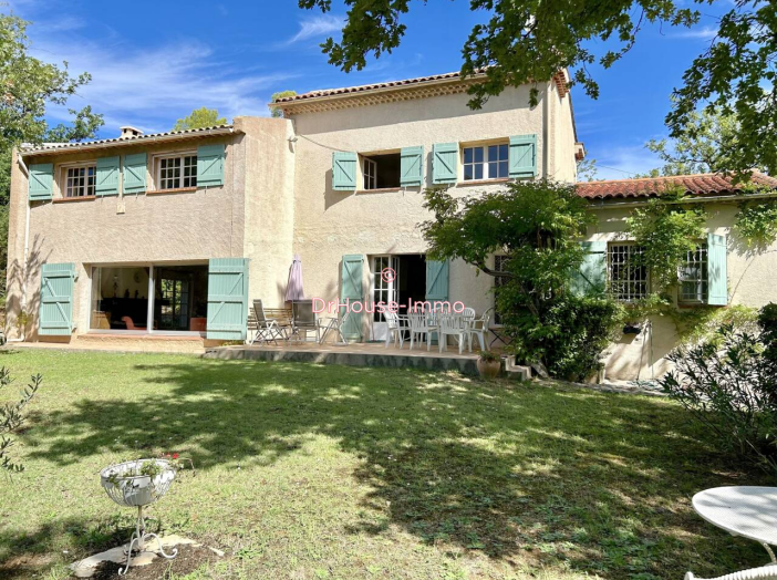 Maison de 202m² - 8 pièces