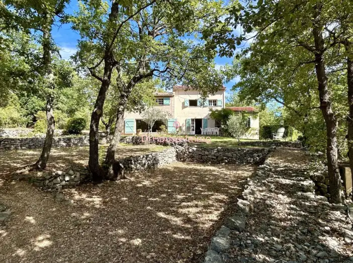 Maison 8 pièces de 202 m² - Draguignan (83300)