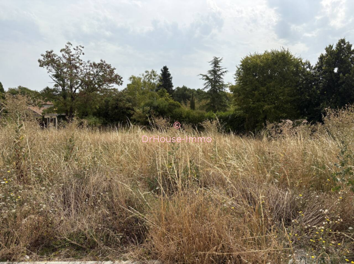 Terrain de 748m²