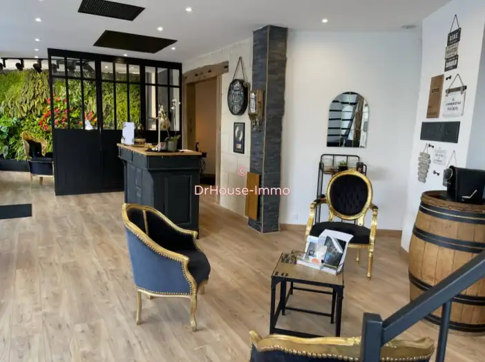 Commerce 9 pièces de 180 m² - Château-la-Vallière (37330)