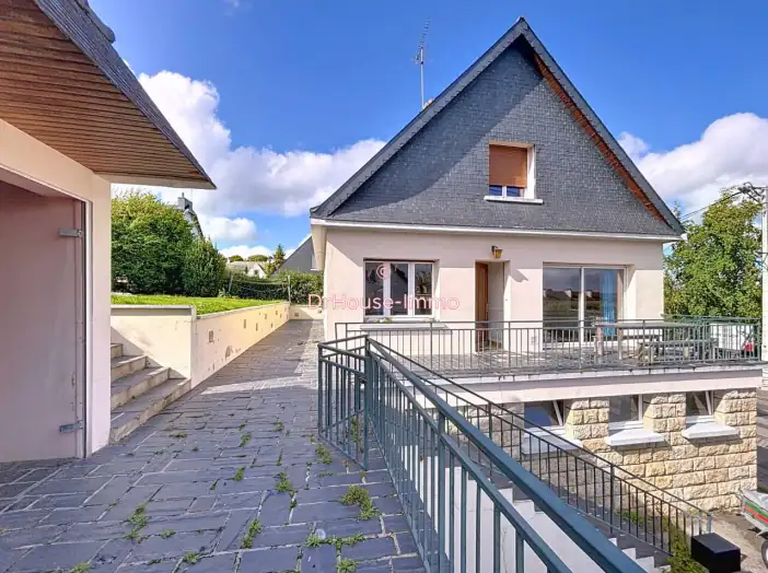 Maison 8 pièces de 137 m² - Pontivy (56300)