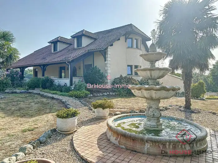 Maison 7 pièces de 272 m² - Boulazac Isle Manoire (24750)