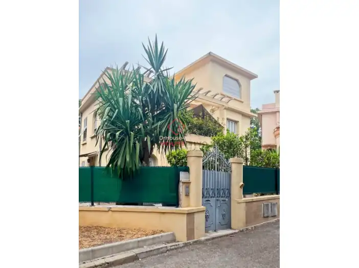 Maison 7 pièces de 147 m² - Nice (06000)