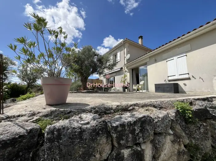 Maison 4 pièces de 127 m² - Marsac (16570)