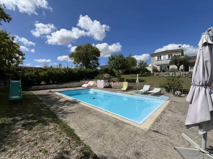 Maison 4 pièces de 127 m² - Marsac (16570)