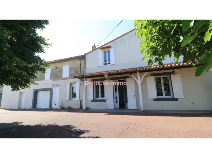 Maison 8 pièces de 201 m² - Saint-Gervais (33240)