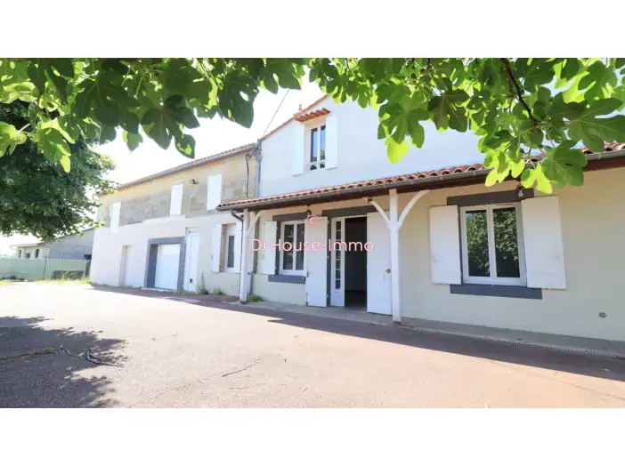 Maison 8 pièces de 201 m² - Saint-Gervais (33240)