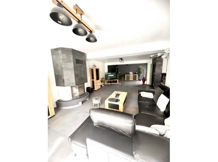 Maison 7 pièces de 235 m² - Nanteuil-lès-Meaux (77100)