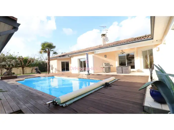 Maison 7 pièces de 191 m² - Libourne (33500)