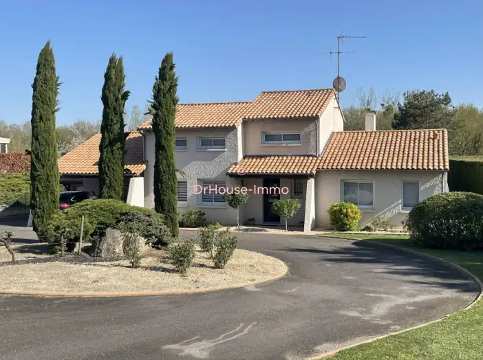 Maison 8 pièces de 189 m² - Migné-Auxances (86440)