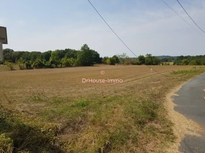 Terrain de 4 338 m² - Verteillac (24320)