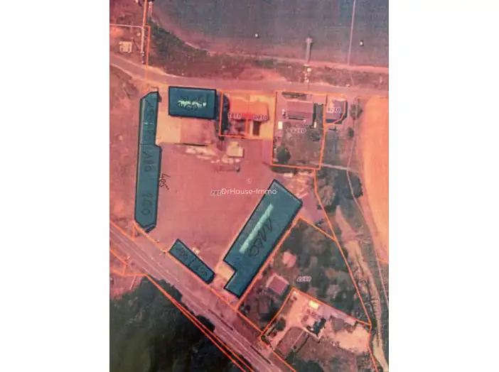 Bureau 4 pièces de 1 800 m² - Tancarville (76430)