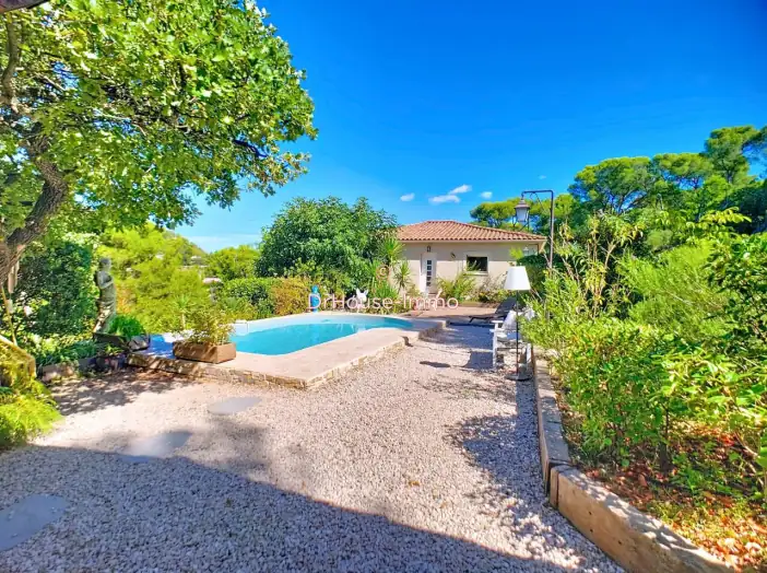 Maison 5 pièces de 105 m² - Roquevaire (13360)