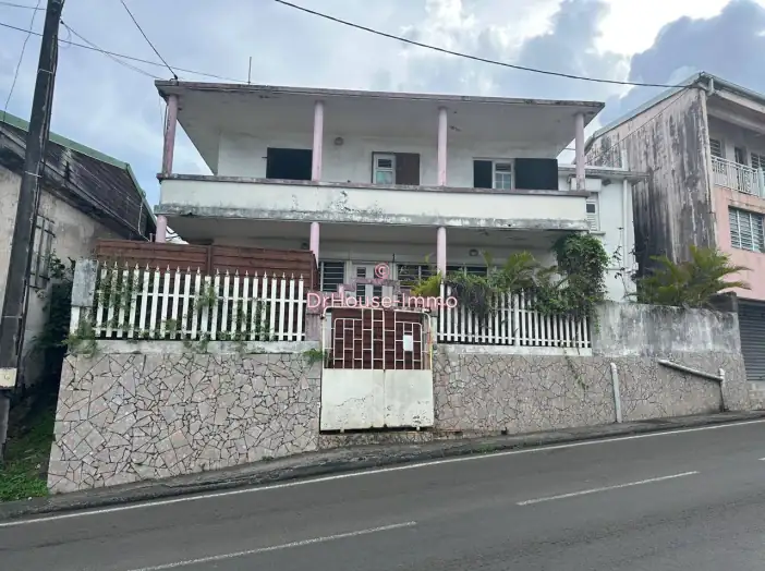 Immeuble 10 pièces de 181 m² - Lorrain (97214)