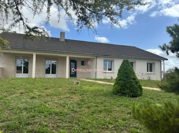 Maison 6 pièces de 154 m² - Neuville-de-Poitou (86170)