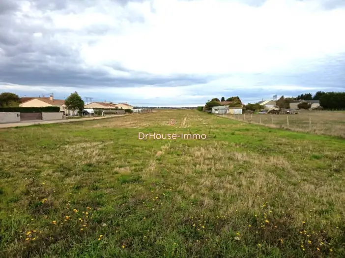 Terrain de 4 400 m² - Pas-de-Jeu (79100)