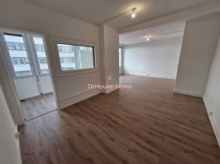 Appartement 2 pièces de 75 m² - Toulon (83000)