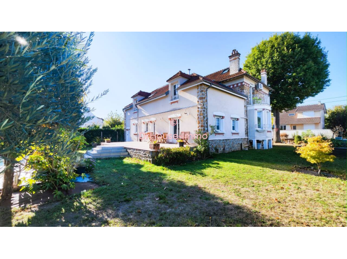 Maison de 253m² - 8 pièces