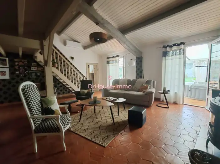 Maison 7 pièces de 181 m² - Sainte-Gemme-la-Plaine (85400)