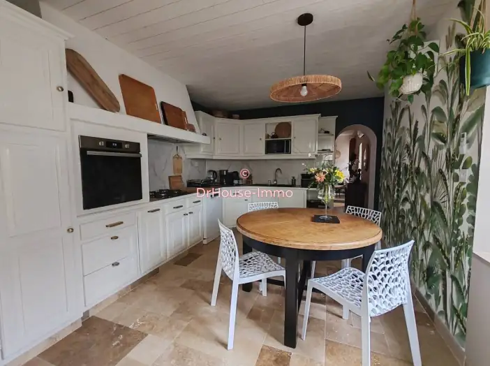 Maison 7 pièces de 181 m² - Sainte-Gemme-la-Plaine (85400)