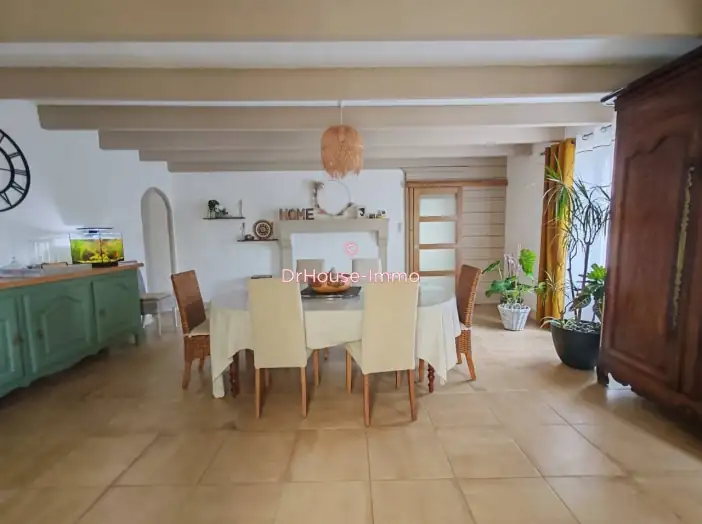 Maison 7 pièces de 181 m² - Sainte-Gemme-la-Plaine (85400)