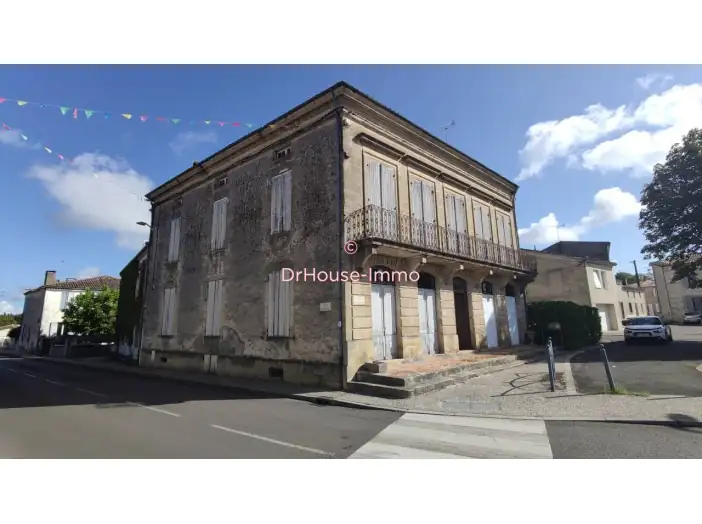 Maison 7 pièces de 312 m² - Noaillan (33730)