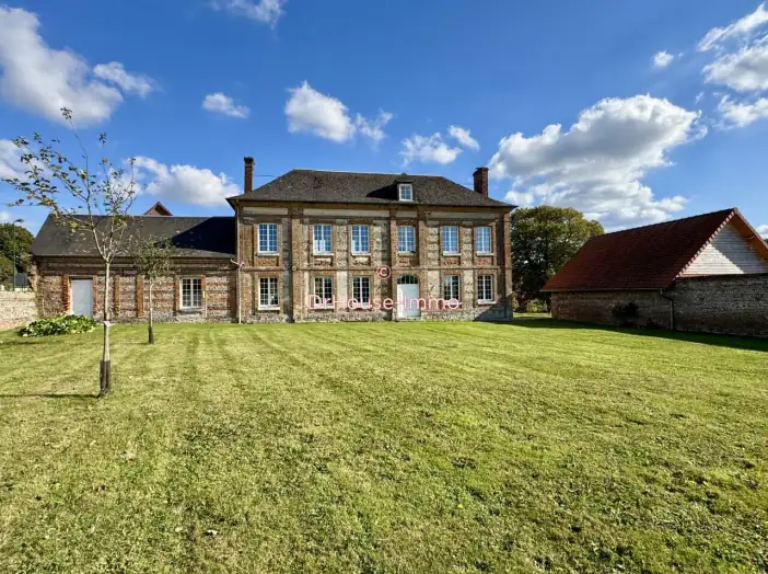 Maison 7 pièces de 233 m² - Saint-Vaast-d'Équiqueville (76510)