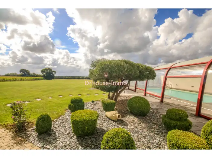 Maison 8 pièces de 198 m² - Plélo (22170)