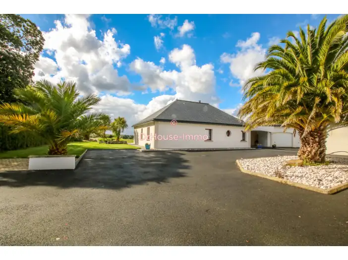 Maison 8 pièces de 198 m² - Plélo (22170)