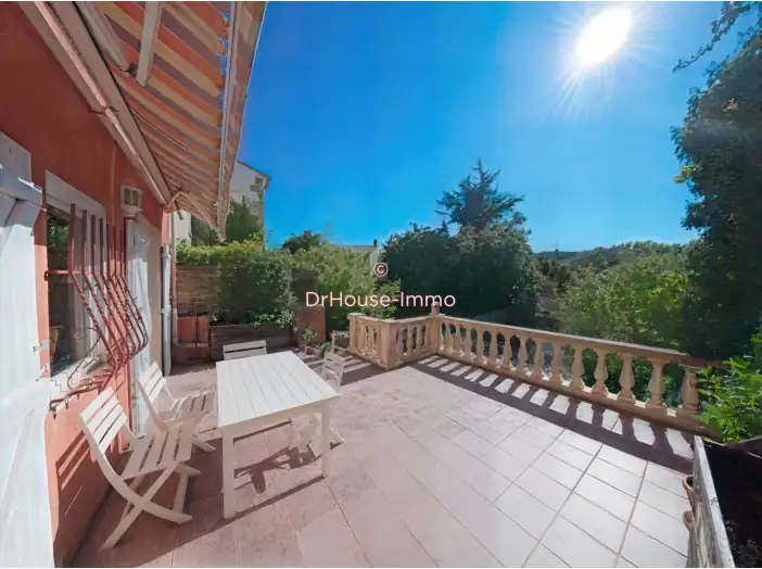 Maison 7 pièces de 200 m² - Saint-Cannat (13760)