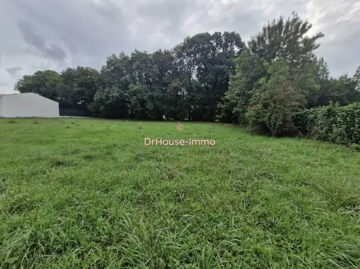 Terrain de 1 734 m² - Aiffres (79230)