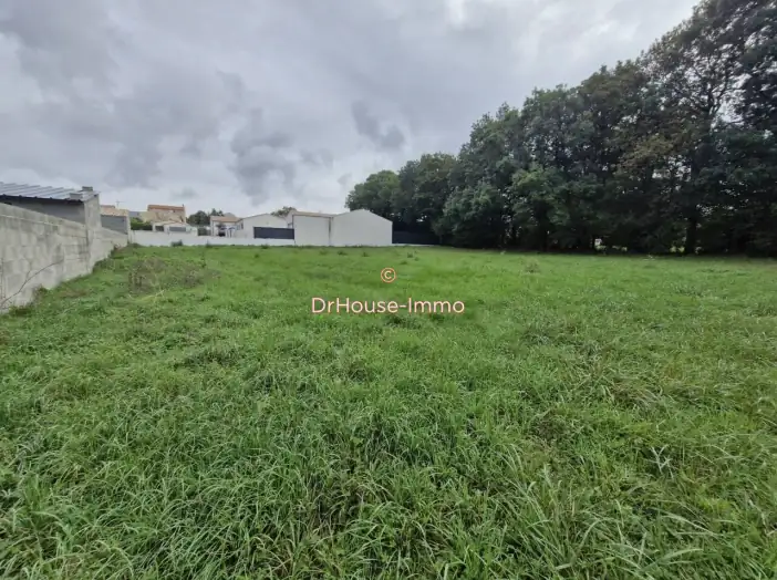 Terrain de 1 734 m² - Aiffres (79230)