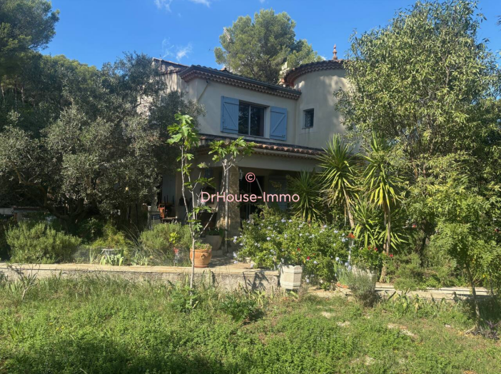Maison de 212m² - 6 pièces