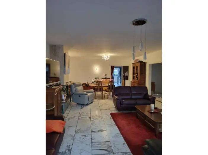 Appartement 5 pièces de 137 m² - Brunstatt (68350)