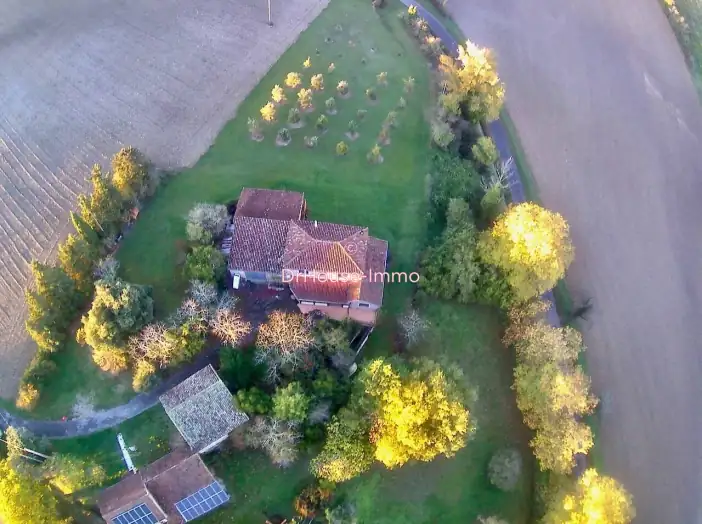 Maison 10 pièces de 210 m² - Andillac (81140)