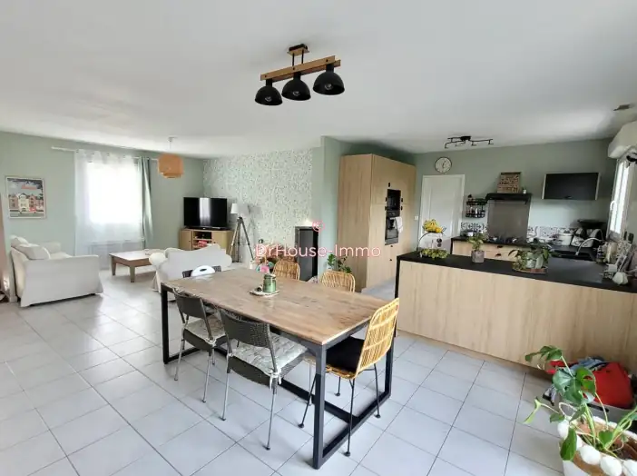 Maison 7 pièces de 131 m² - Sainte-Catherine-de-Fierbois (37800)