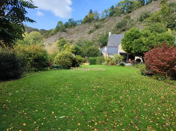 Maison 8 pièces de 282 m² - Vire Normandie (14500)