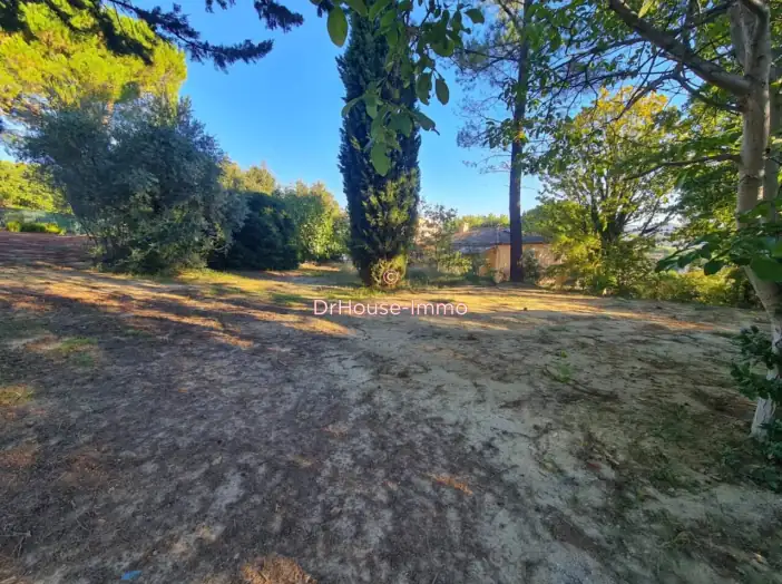 Terrain de 1 013 m² - Pierrevert (04860)