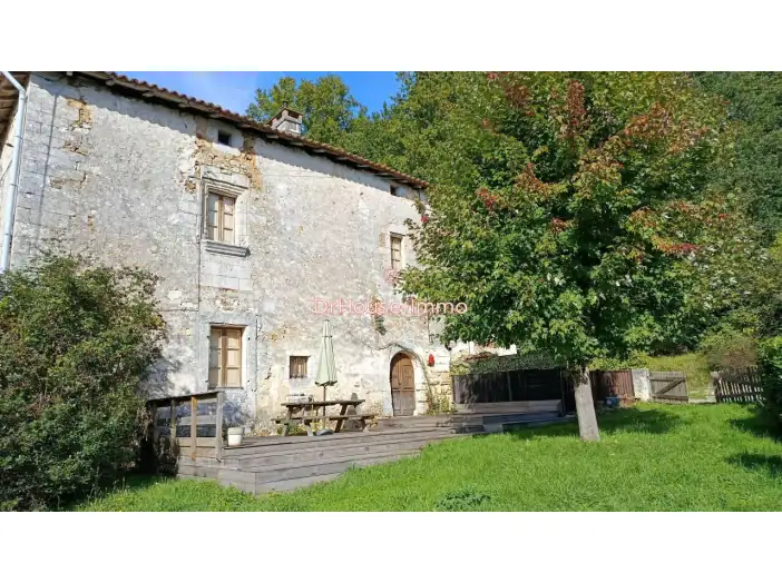 Maison 3 pièces de 92 m² - Mareuil (24340)