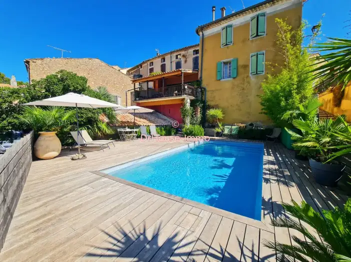 Maison 9 pièces de 278 m² - Villeneuve (04180)