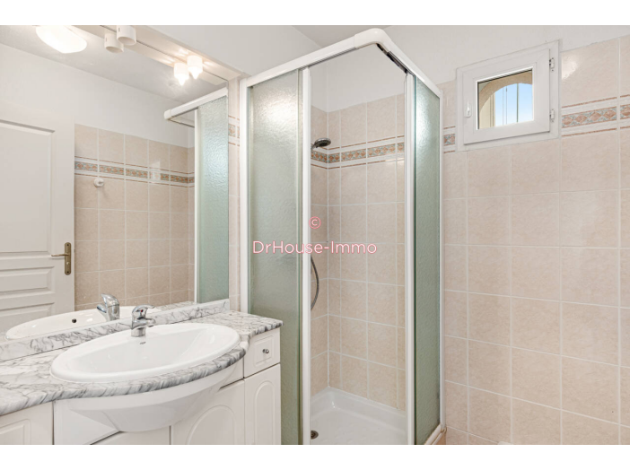 Appartement 2 pièces de 52 m² - Fréjus (83600)