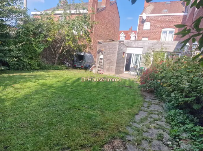 Maison 7 pièces de 160 m² - Comines (59560)