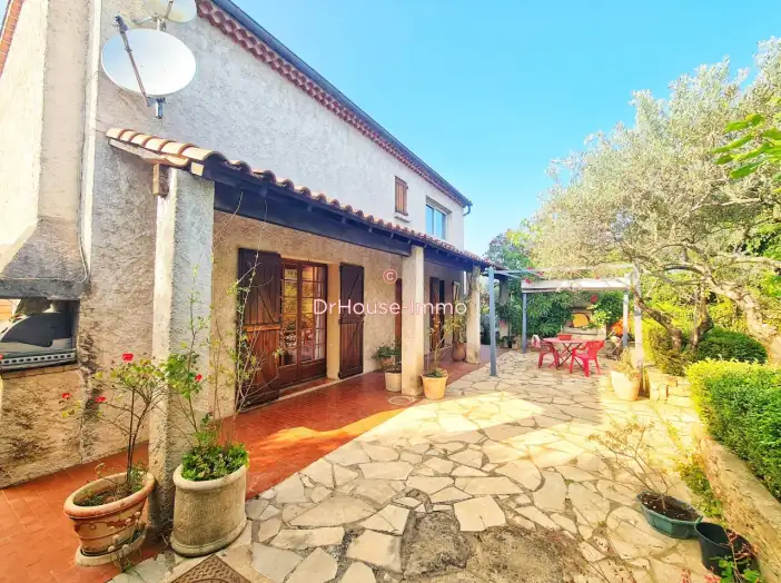 Maison 7 pièces de 148 m² - Manosque (04100)