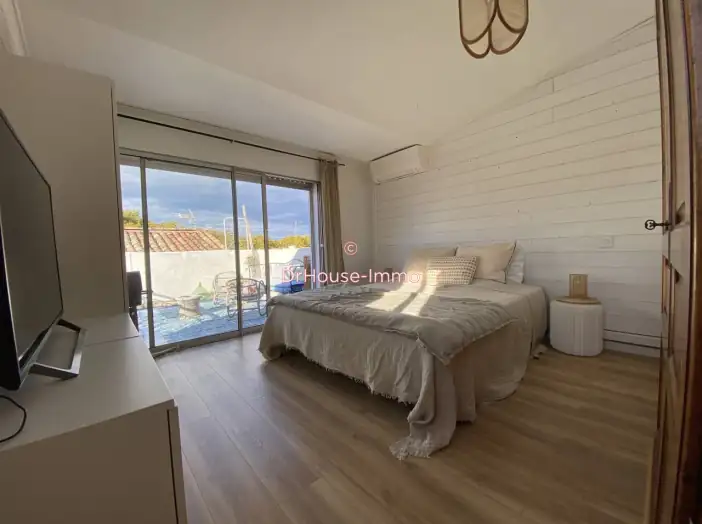 Maison 6 pièces de 137 m² - Aigues-Mortes (30220)